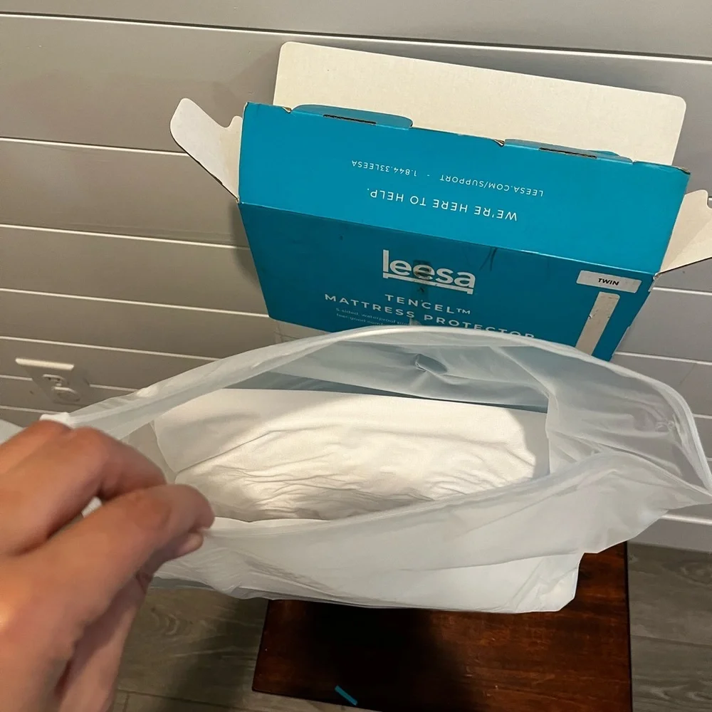 *Leesa Twin Tencel Mattress Protector NWT
